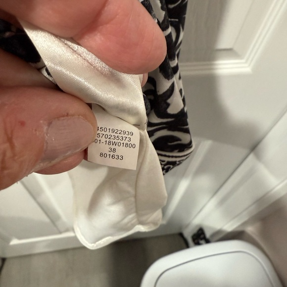 White House Black Market Monochrome Swirl Top, size S - Picture 6 of 8